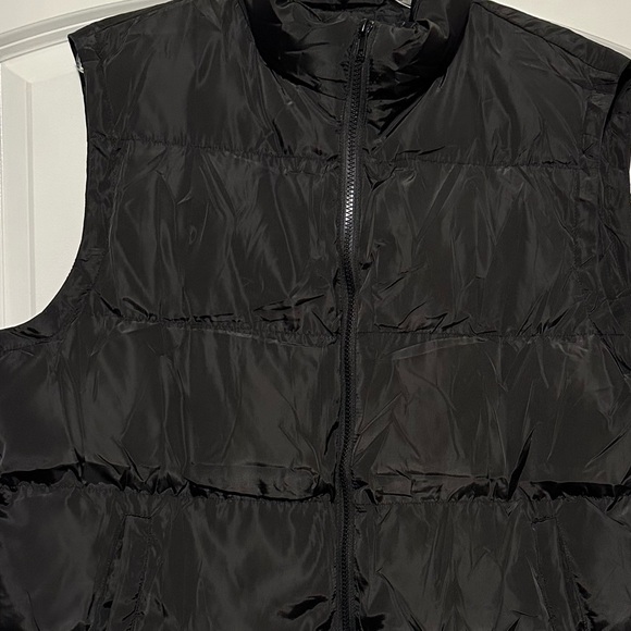 AUTOMET Women's Black-Zipper Front-Puffer Vest with Pockets - Picture 2 of 6